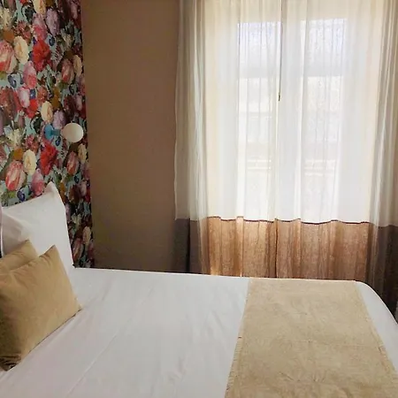 Ama Отель Биарриц