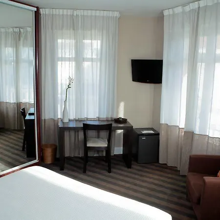Ama Hotel 3*